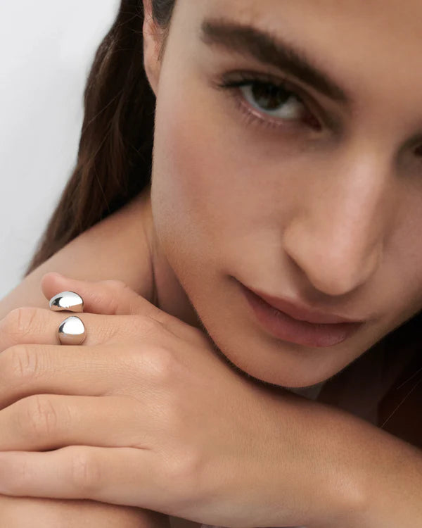 Anello PDPAOLA Gravity ANB2-D38-10 - foto lifestyle indossato al dito