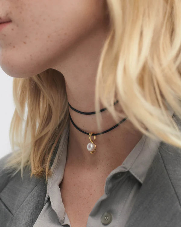 Collana PDPAOLA Perla Essential PE01-114 - dettaglio perla indossata