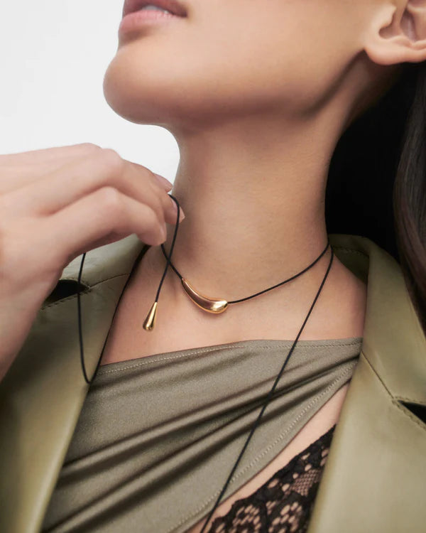 Collana PDPAOLA Orbit CO01-A18 - dettaglio design orbit indossata