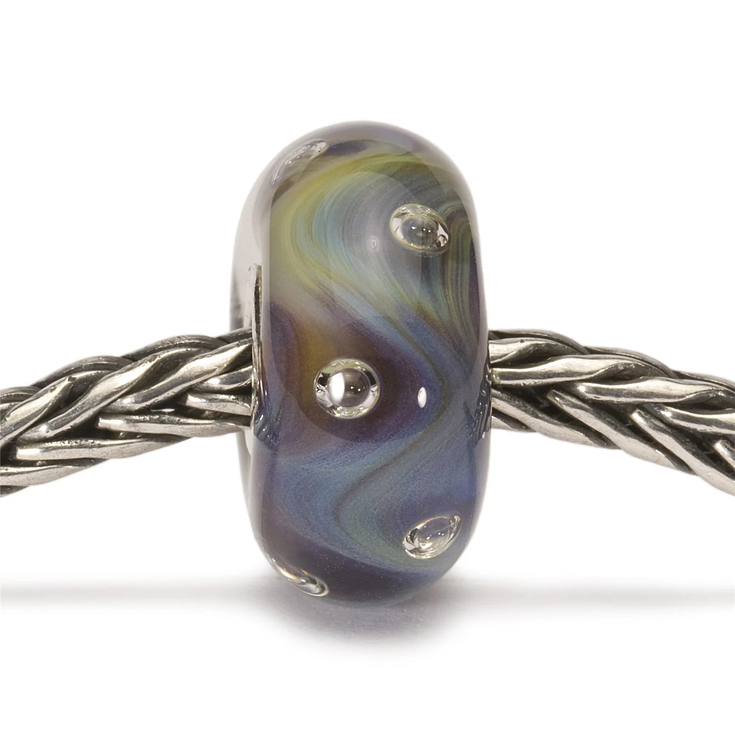Trollbeads TGLBE-10148 Bolle Azzurre – Vista frontale su bracciale argento – Collezione Permanente