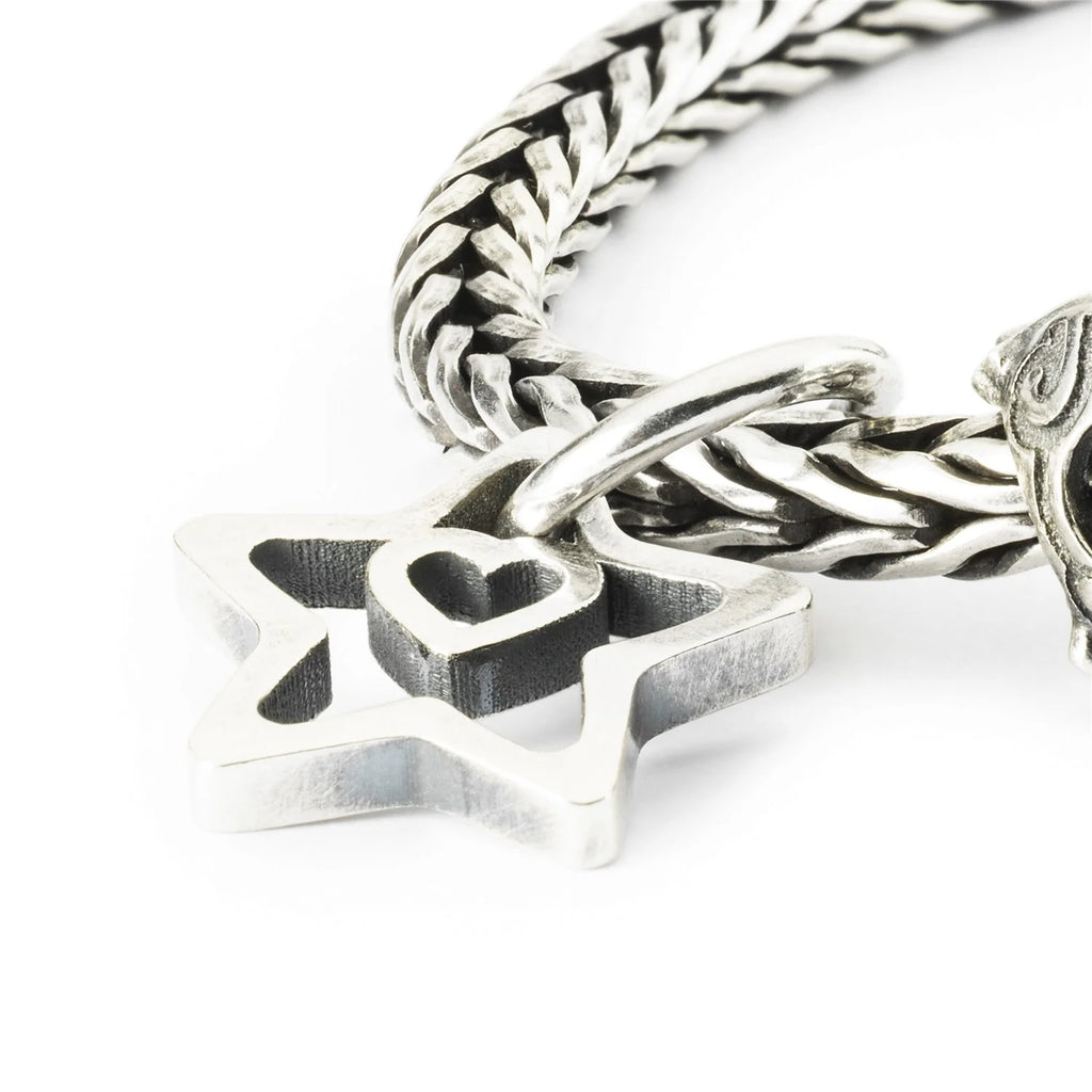 Trollbeads TAGBE-10257 Stella con Cuore – Pendente indossato su bracciale in argento – CICCO Gioielleria