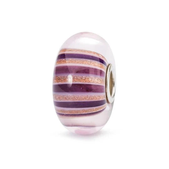 Trollbeads Polvere di Stelle TGLBE-10425 – Bead in vetro lilla con strisce dorate, edizione Museo Trollbeads da CICCO Gioielleria