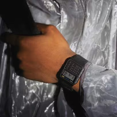 Casio Vintage CA-53W-1ER dettaglio tastiera calcolatrice display digitale anni 80