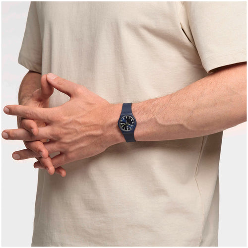 Swatch Gent SO29N101 Sir Blue – Vista laterale cassa Gent blu con cinturino – SWATCH
