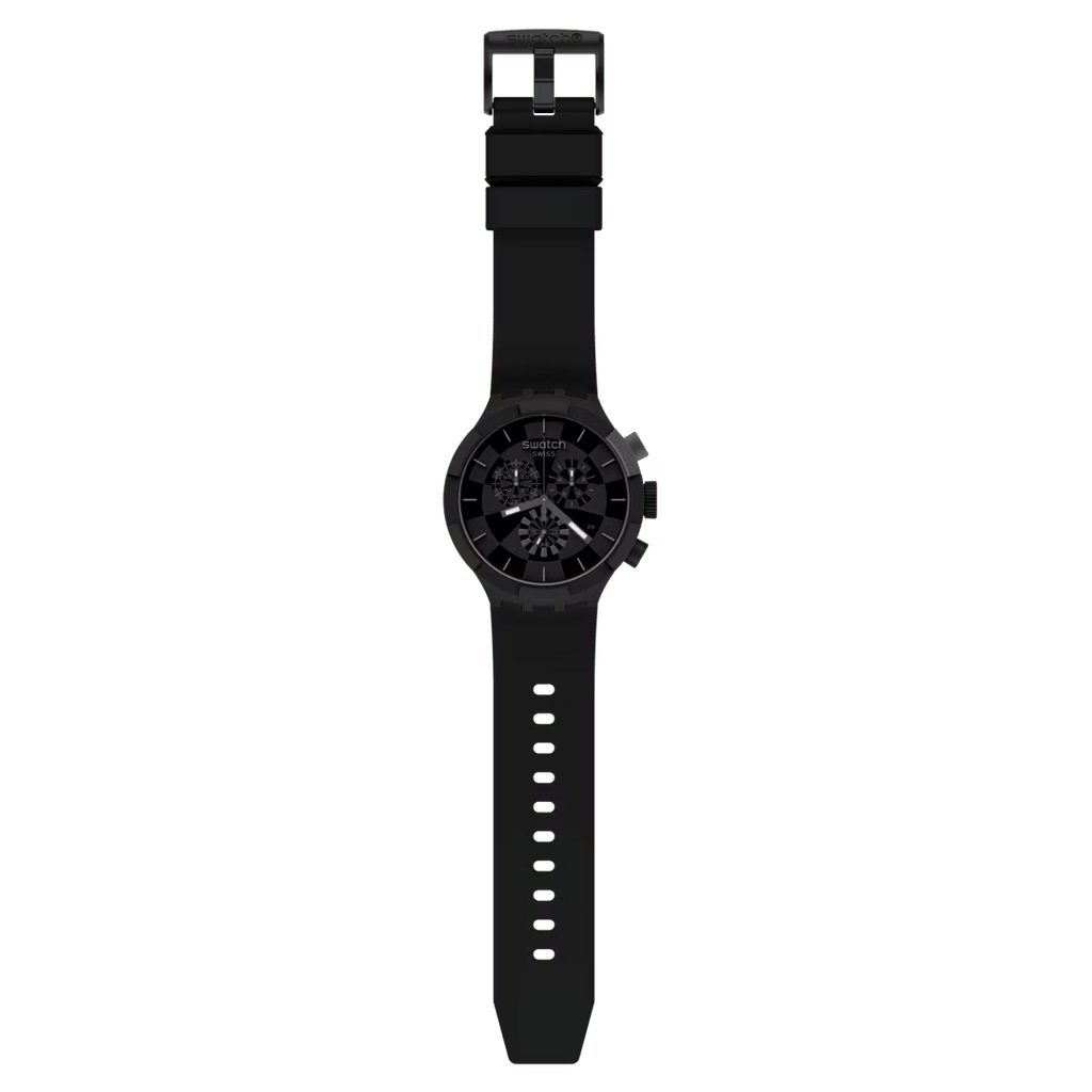 Swatch Big Bold Chrono Checkpoint Black – Cronografo oversize nero, vista frontale su sfondo bianco – CICCO Gioielleria