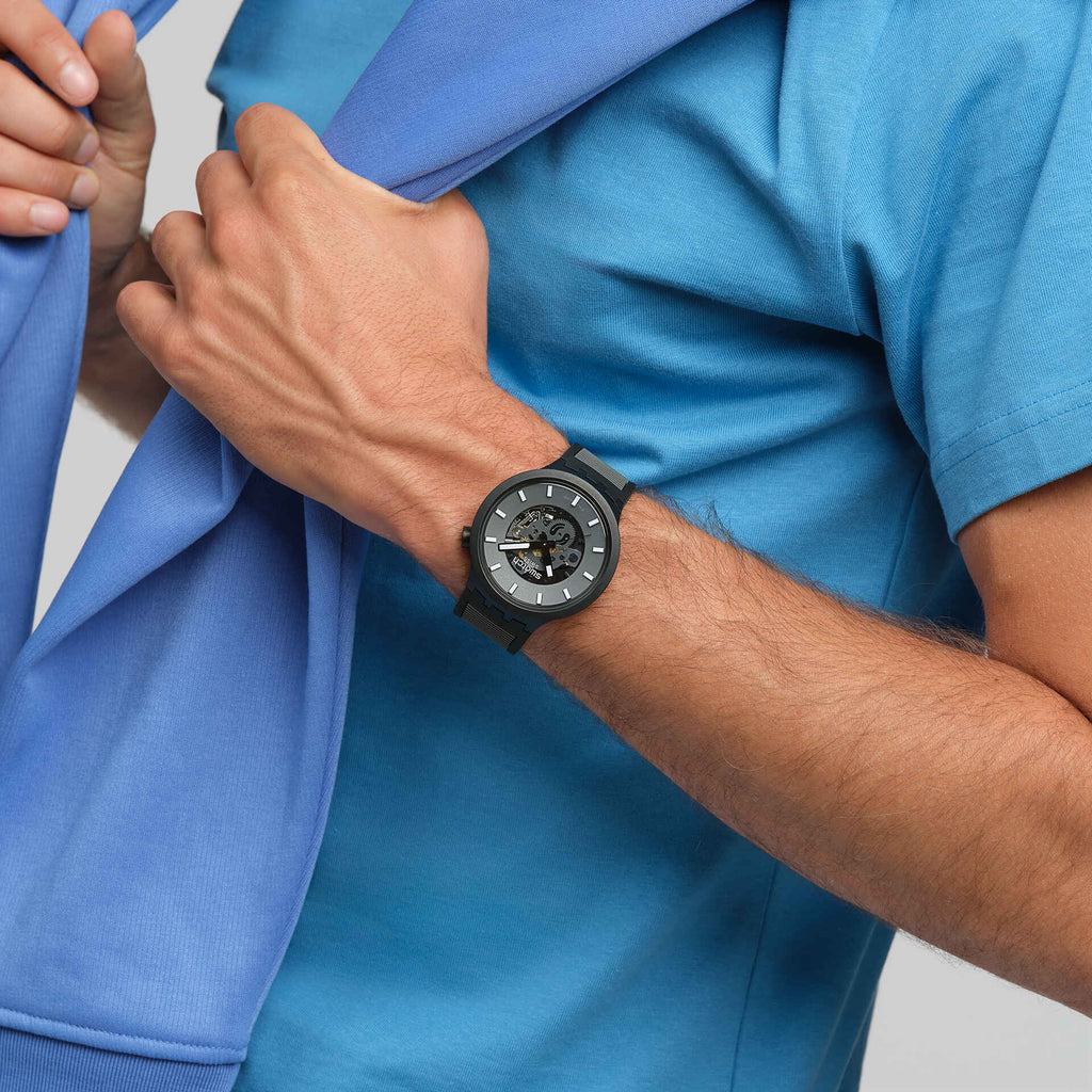 SB05B113 - PAST THE HORIZON