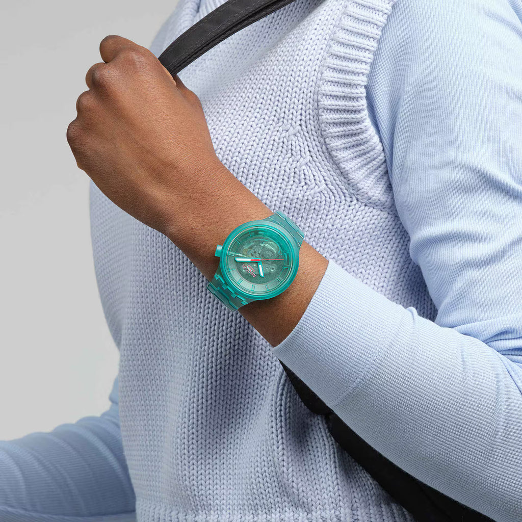 Swatch Big Bold Turquoise Joy – Vista angolata orologio oversize turchese – SWATCH