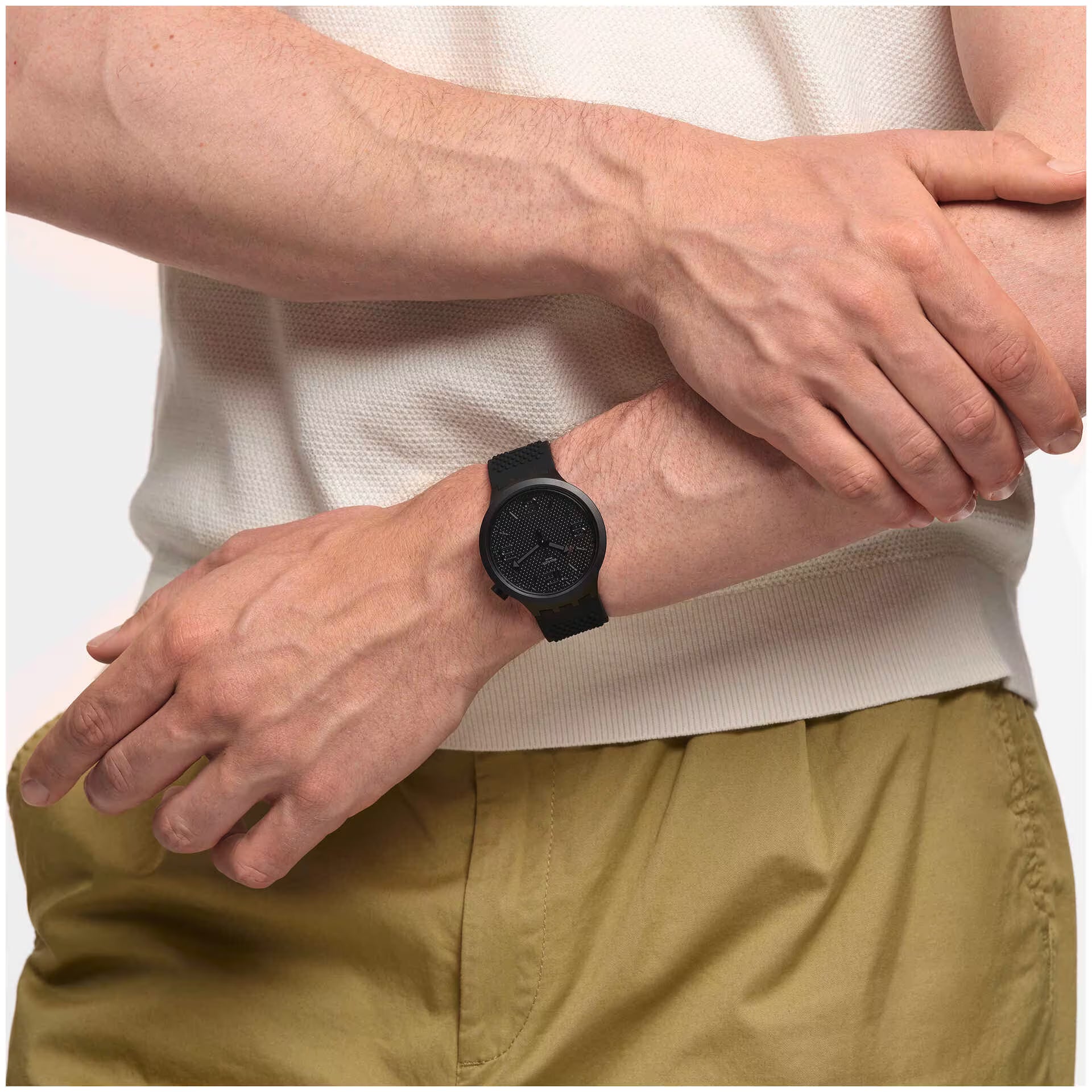Swatch Big Bold SO27B100 Bbblack – Orologio oversize indossato al polso, scatto lifestyle – CICCO Gioielleria