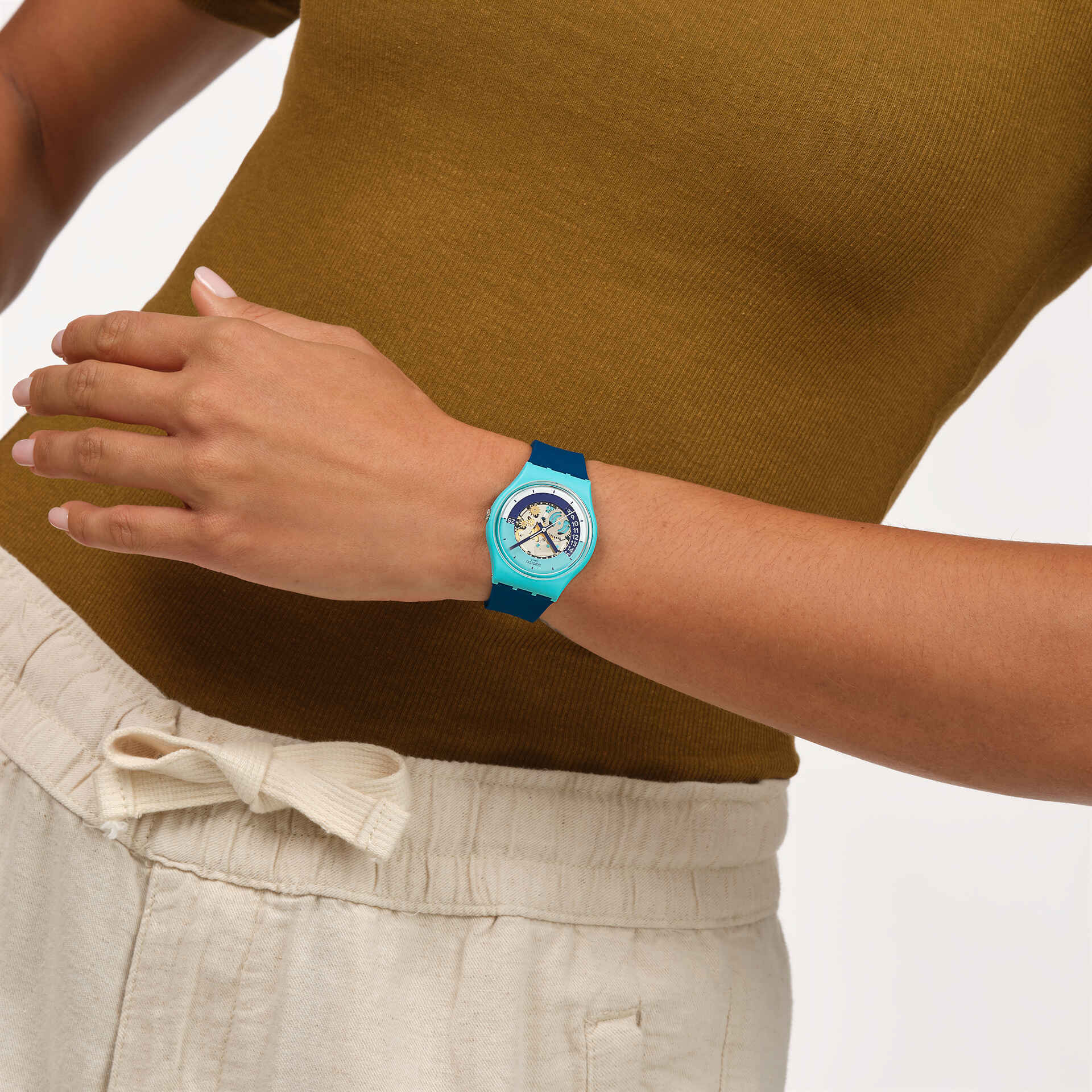 Swatch SO28L400 – Indossato al polso – Orologio colorato con ingranaggi a vista