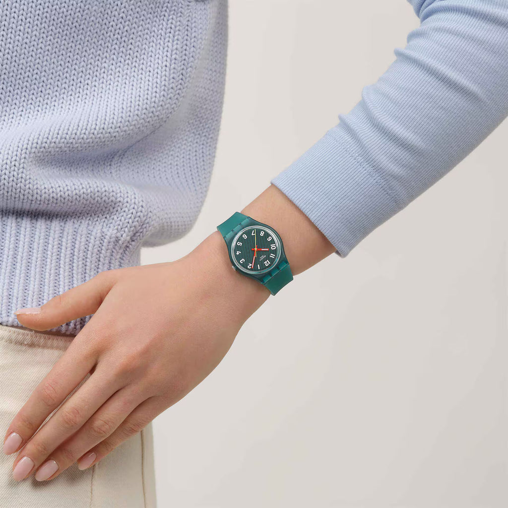 Swatch Gent SO29G703 Wavelengths of Moss – Orologio uomo indossato al polso, scatto lifestyle – CICCO Gioielleria