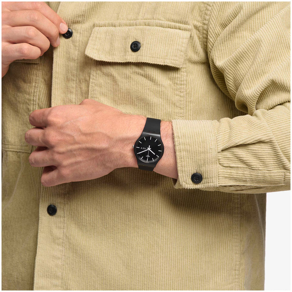Swatch Gent GB743 Mono Black – Dettaglio quadrante monocromatico nero – SWATCH