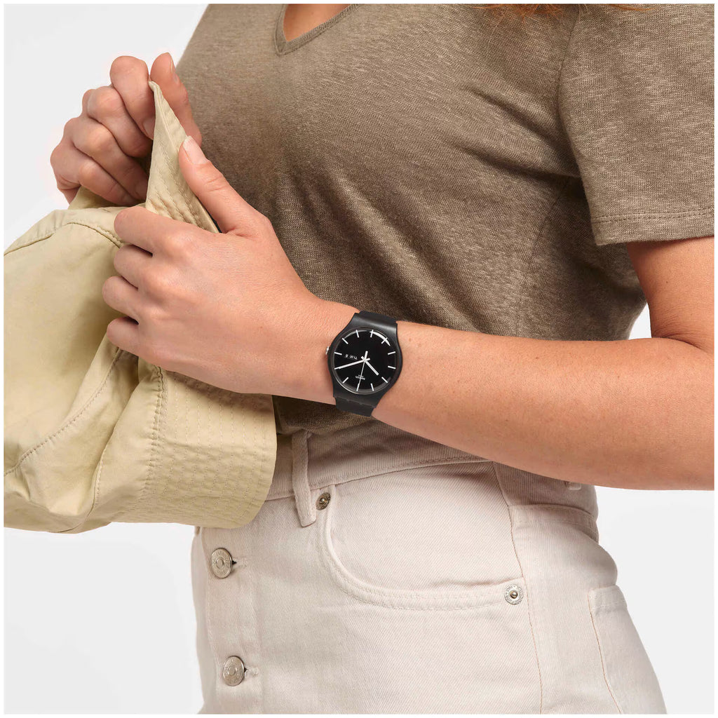 Swatch Gent GB743 Mono Black – Orologio uomo indossato al polso, scatto lifestyle – CICCO Gioielleria