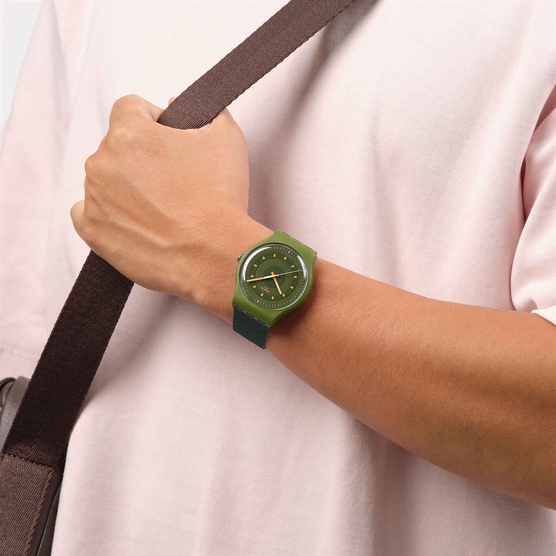 Swatch SO29G113 – Dettaglio quadrante verde con lancette arancioni luminescenti