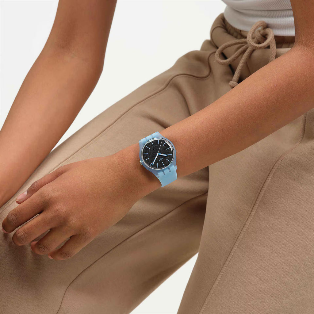 Swatch Gent SO29L101 Blue Moves – Orologio uomo indossato al polso, scatto lifestyle – CICCO Gioielleria