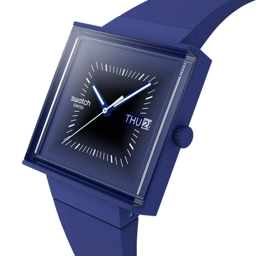Swatch What If SO34N700 Squarely Blacklight – Vista laterale cassa quadrata Bioceramic blu scuro, vetro edge-to-edge – SWATCH
