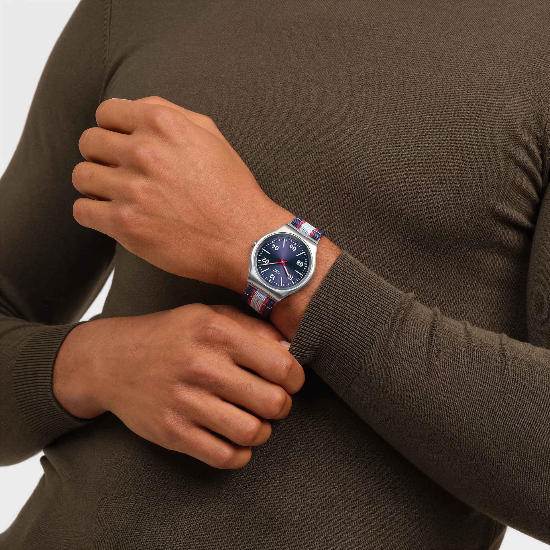 Swatch Irony SS07S148 Beside the Sea – Orologio in acciaio indossato al polso, scatto lifestyle – CICCO Gioielleria
