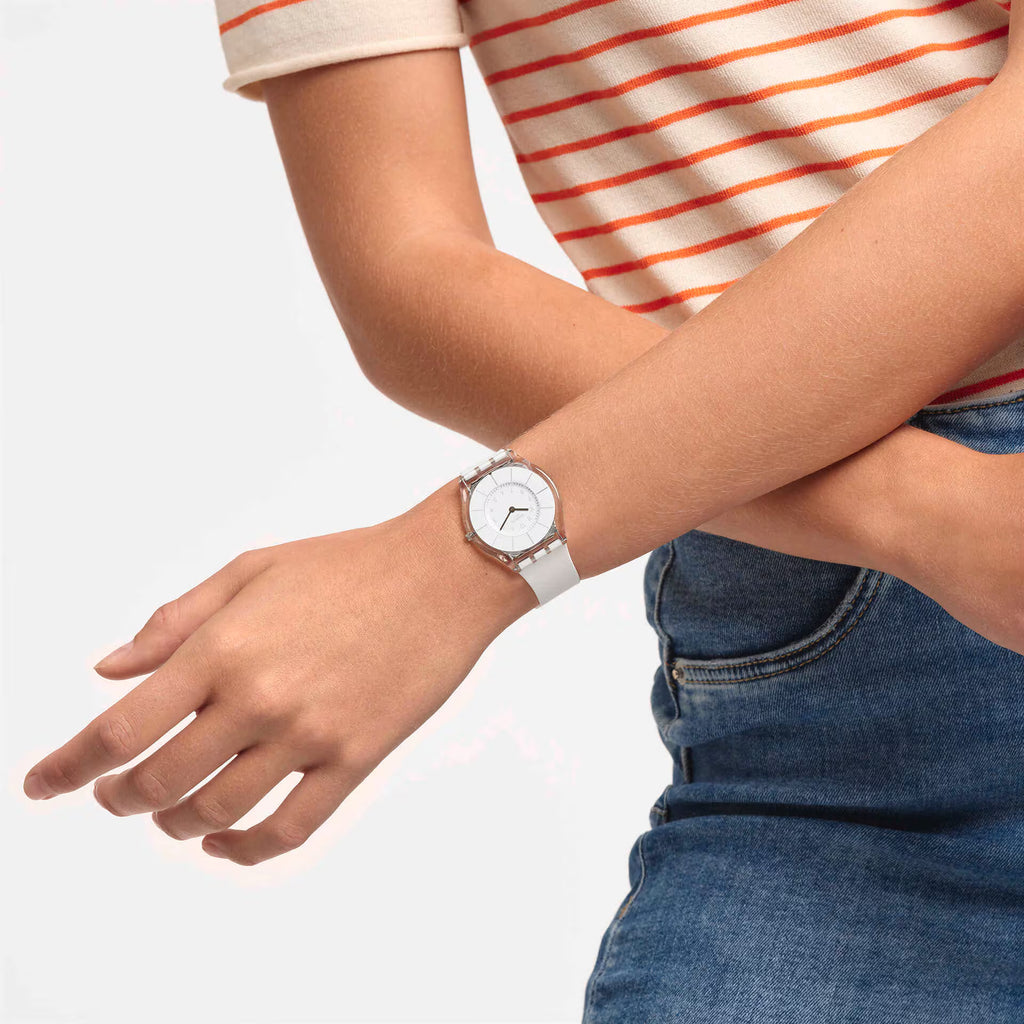 Swatch SKIN WHITE CLASSINESS SS08K102 dettaglio cinturino bianco fibbia trasparente biosourced