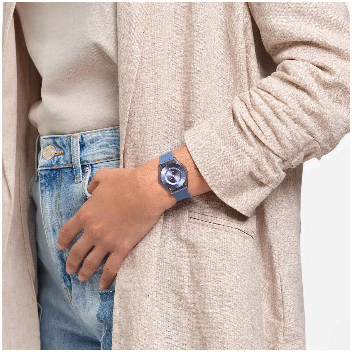 Orologio Swatch Skin Denim Blue SS08N100-S14 con cassa biosourced e cinturino coordinato al quadrante.