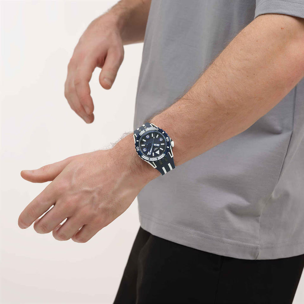 Swatch Scubacqua SSCU09N100 Sea Wasp indossato al polso – foto 2
