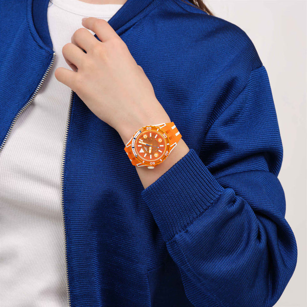 Swatch Scubacqua SSCU09O100 Pacific Sea Nettle indossato al polso – foto 1