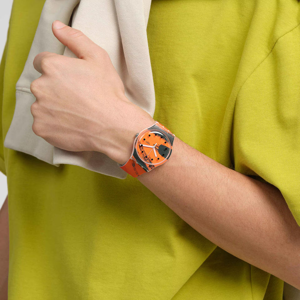 Swatch SUOZ362 Barns-Graham's Orange and Red on Pink – Orologio indossato al polso, scatto lifestyle – CICCO Gioielleria