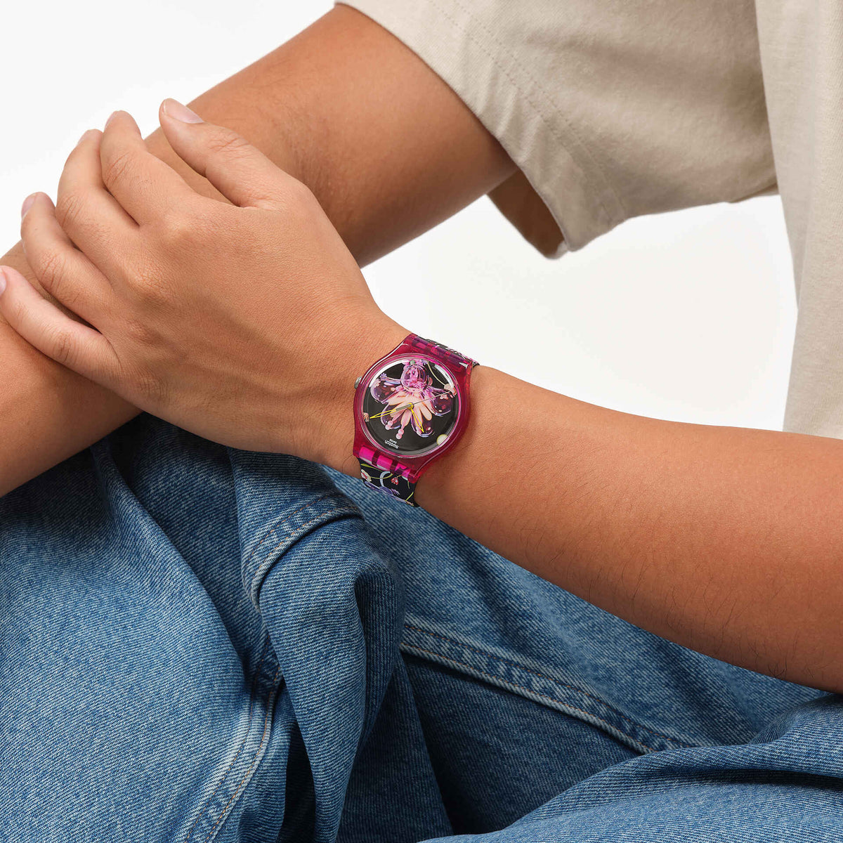 Swatch SUOZ373 Digi-Blossoming indossato al polso