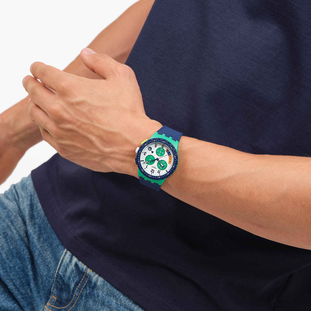 Swatch SUSG412 – Dettaglio indossato – Cronografo sportivo verde e blu al polso