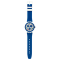 Swatch SUSM409 – Cronografo bianco e blu con scala tachimetrica su sfondo neutro