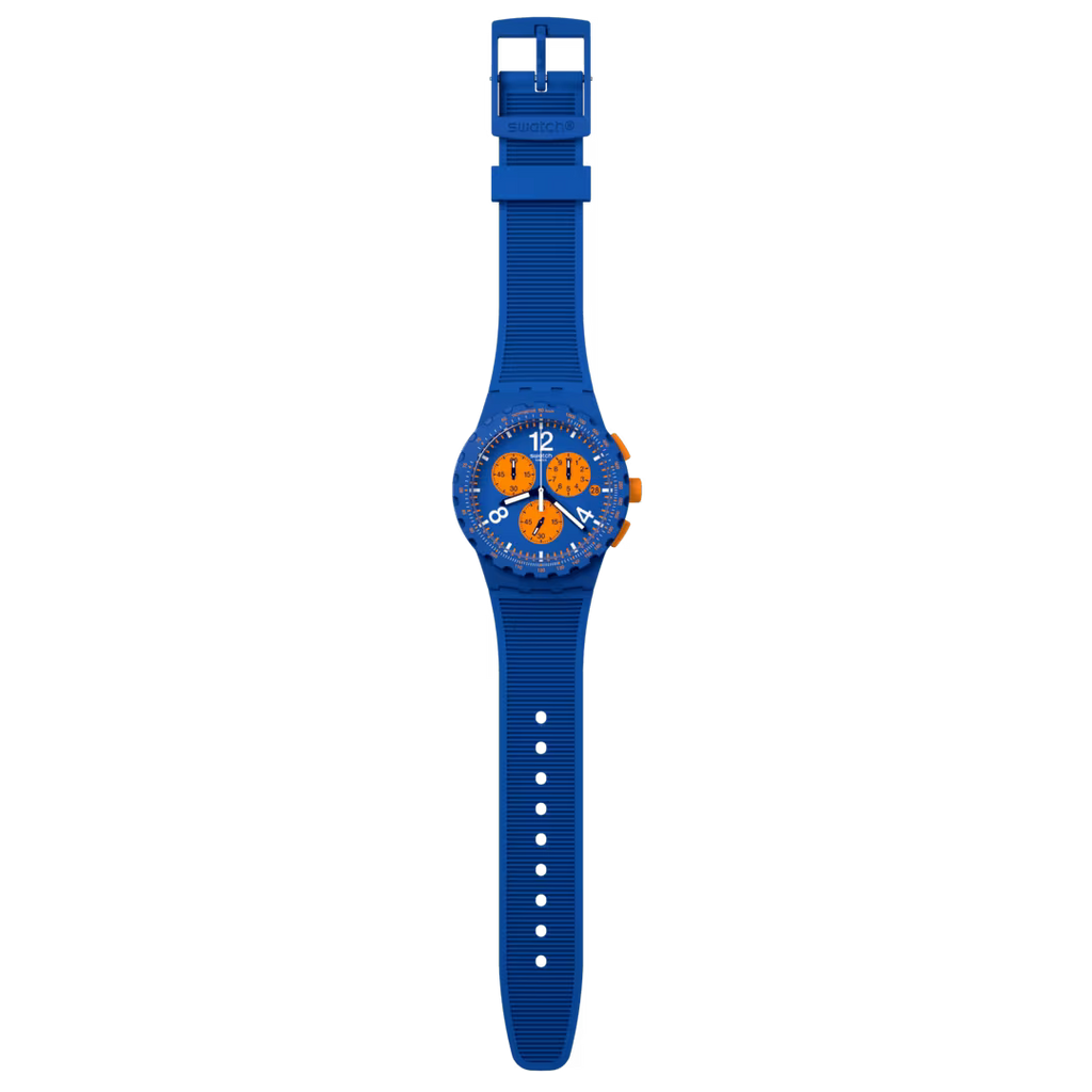 Swatch PRIMARILY BLUE SUSN419, cronografo blu con contatori arancioni e cinturino coordinato, vista frontale.