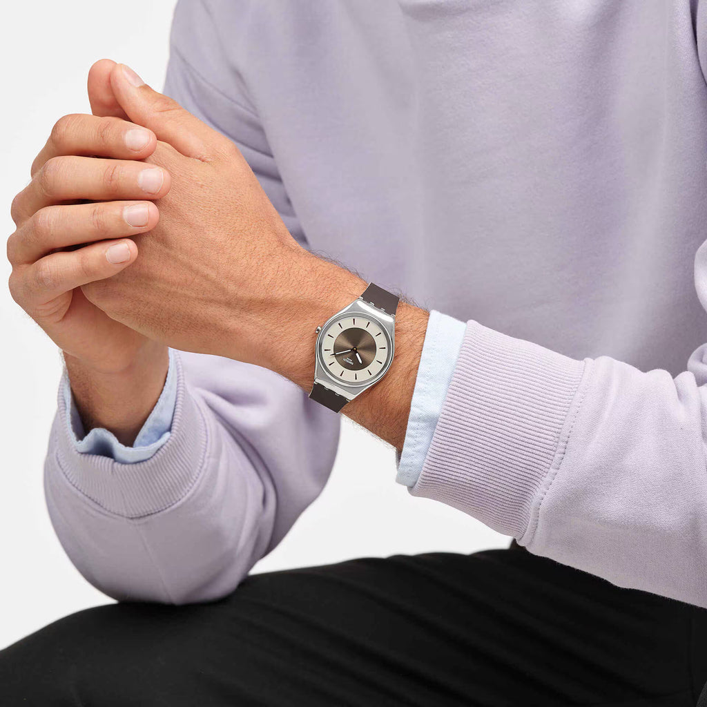 Swatch Irony SYXS158 Hazel Delight – Orologio in acciaio indossato al polso, scatto lifestyle – CICCO Gioielleria