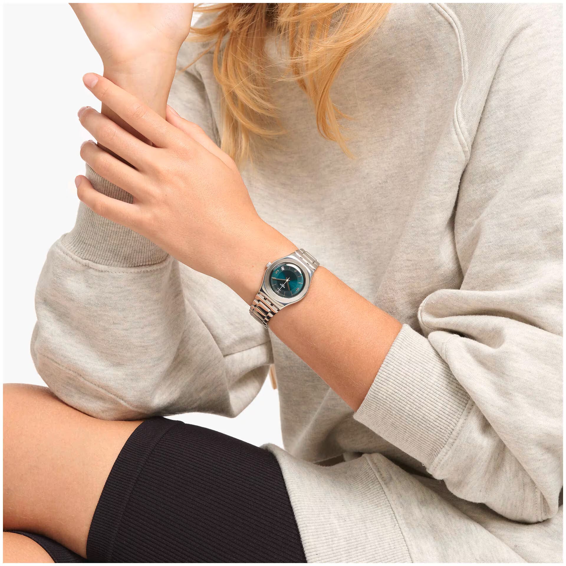 Swatch Irony YLS468GC Middlesteel – Orologio in acciaio Lady indossato al polso, scatto lifestyle – CICCO Gioielleria