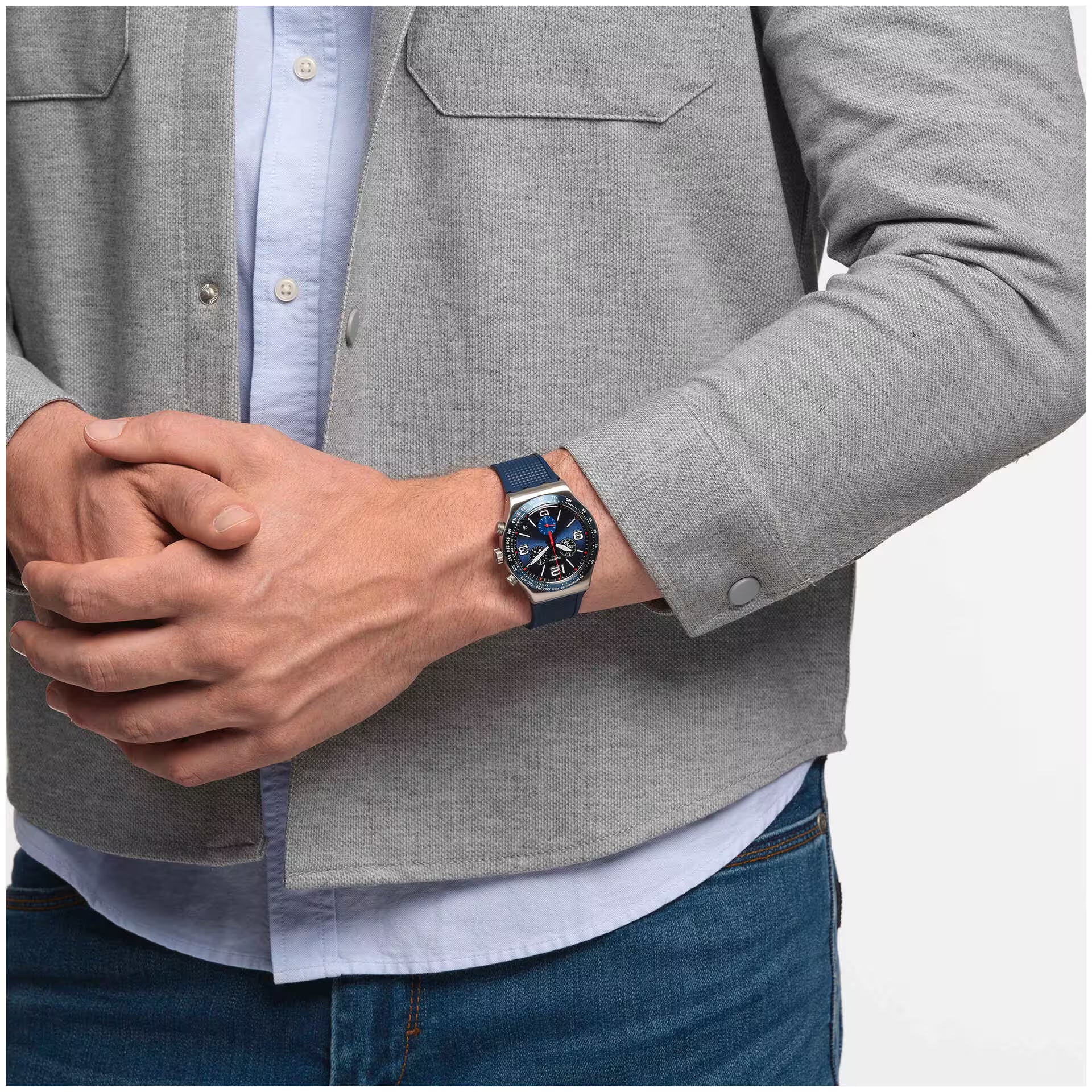 Swatch Irony YVS454 Blue Grid – Orologio in acciaio indossato al polso, scatto lifestyle – CICCO Gioielleria