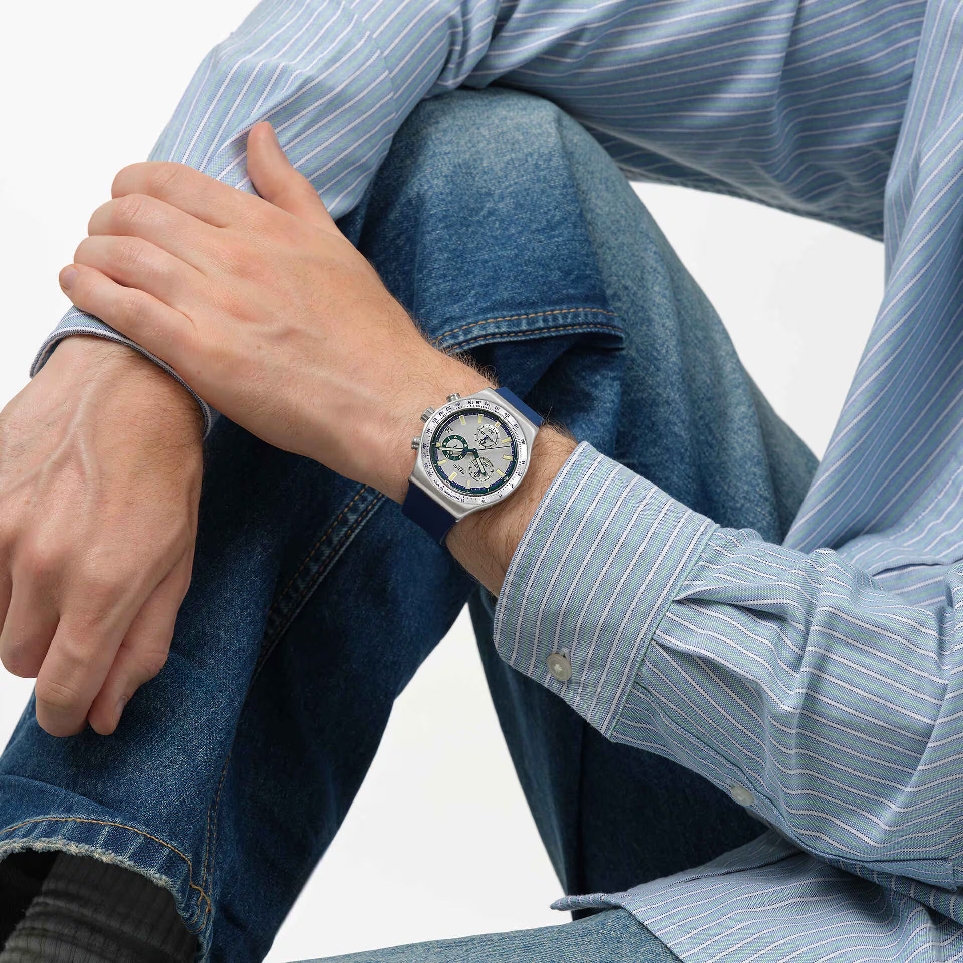 Orologio Swatch Uomo Chrono Blue Reflective YVS539 – indossato