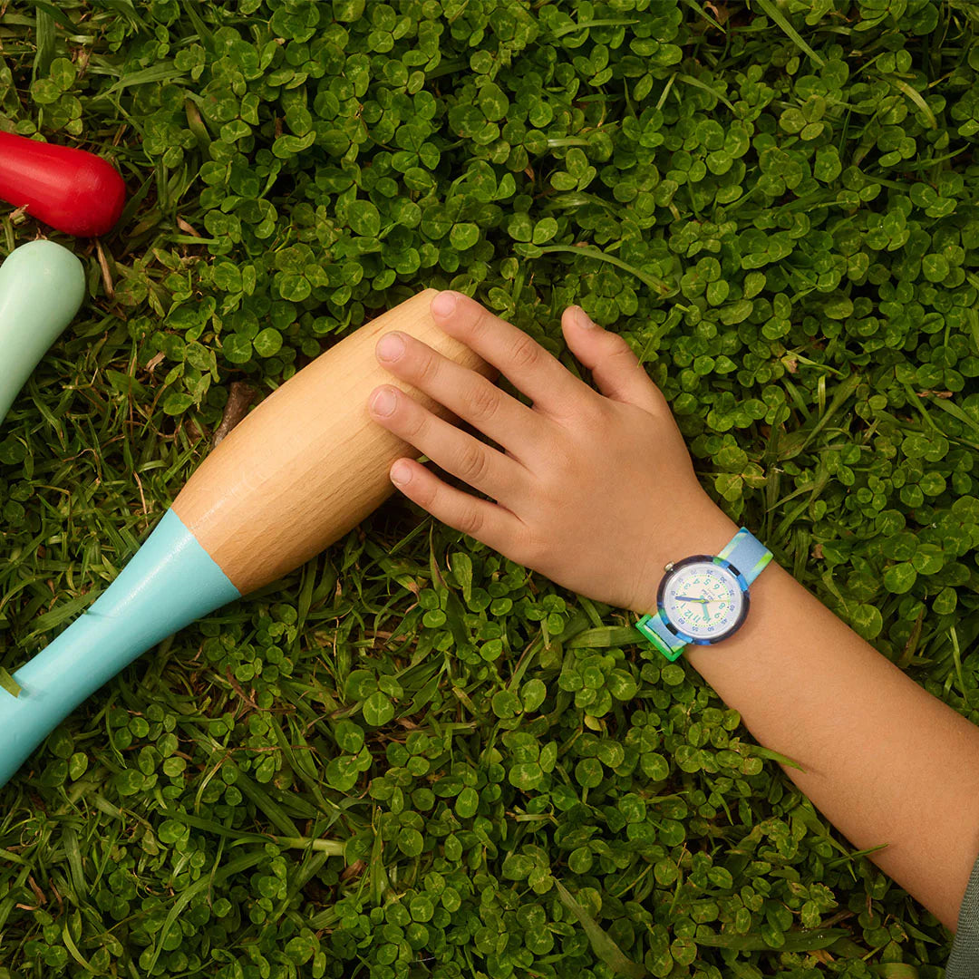 Orologio Flik Flak Flip It Blue indossato al polso – regalo per bambini – CICCO Gioielleria