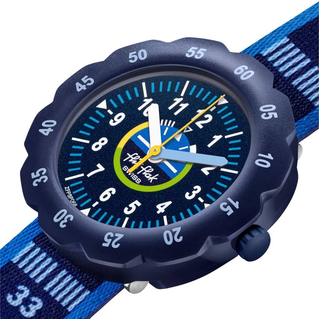 Dettaglio dell’orologio Flik Flak TAKE OFF FPSP068 blu a tema aereo.