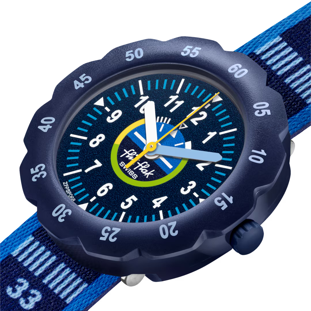 Dettaglio dell’orologio Flik Flak TAKE OFF FPSP068 blu a tema aereo.