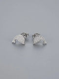 Orecchini a delfino CICCO925 OR0116 in argento 925 con zirconi su sfondo grigio, CICCO Gioielleria.