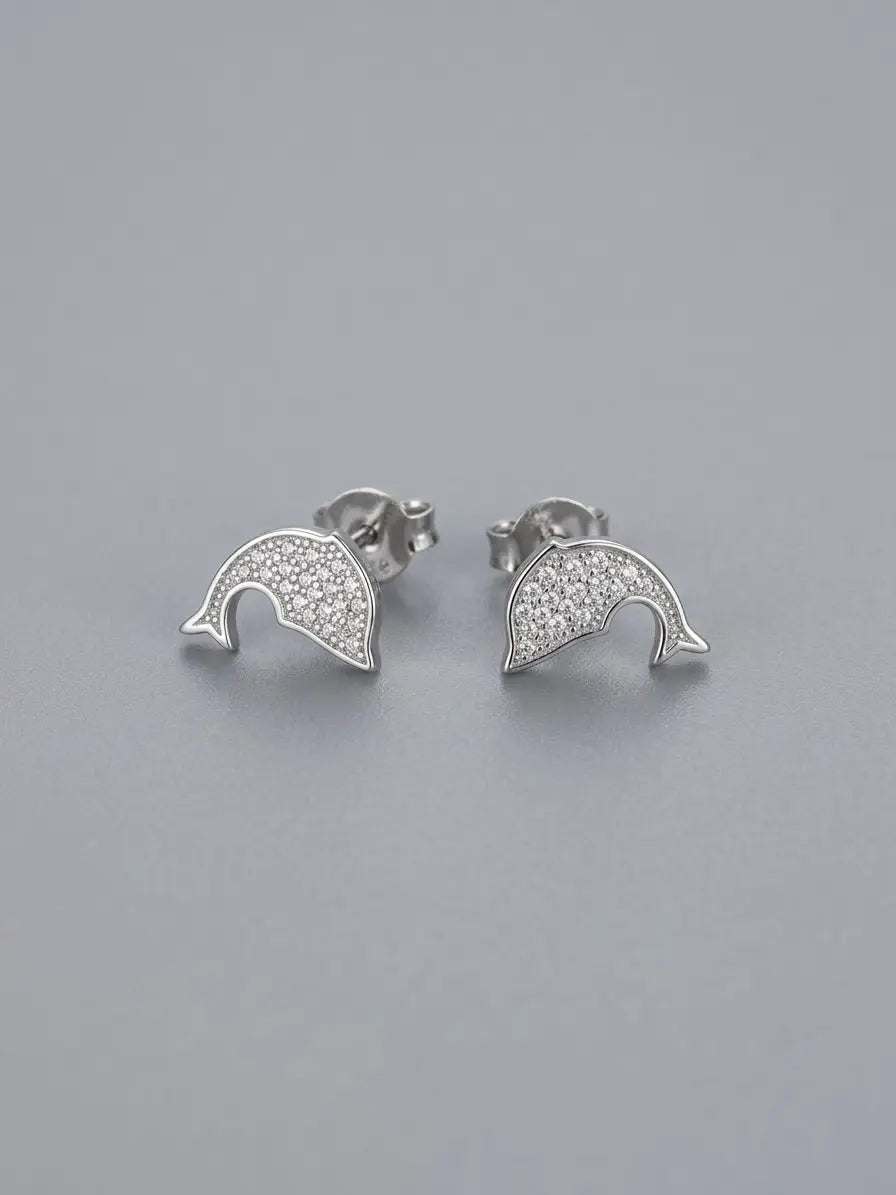 Orecchini a delfino CICCO925 OR0116 in argento 925 con zirconi su sfondo grigio, CICCO Gioielleria.