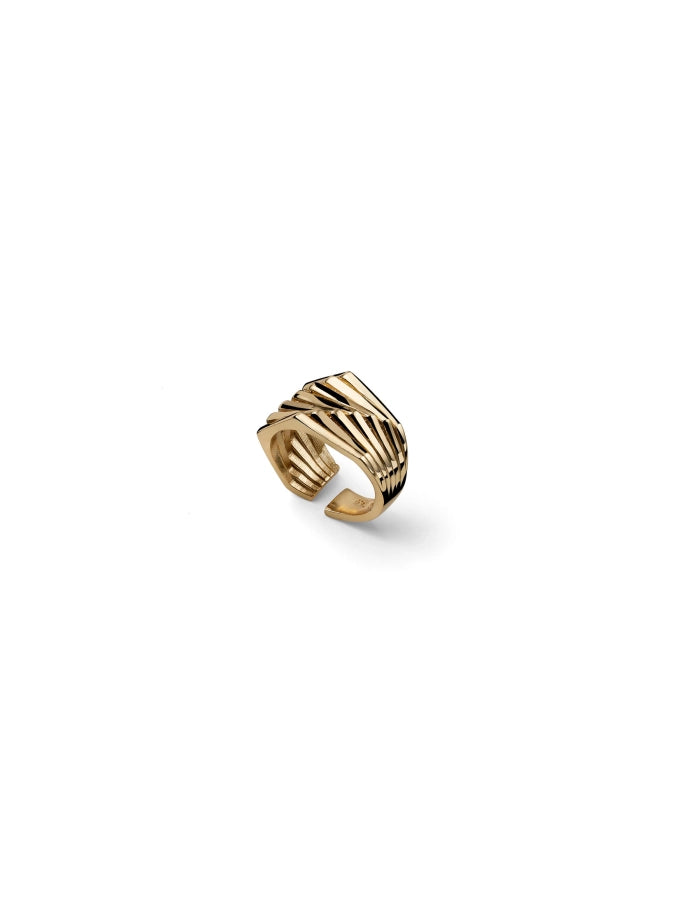 Anello Unoaerre Lux 2928 – Anello sfaccettato dorato su sfondo neutro – CICCO Gioielleria