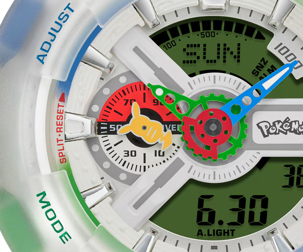 Casio G-SHOCK × Pokémon GA-110PKM-7AER – Dettaglio quadrante con Poké Ball e lancetta Pikachu – Cicco Gioielleria