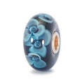 Trollbeads Fiore di Mezzanotte TGLBE-10096 – Bead in vetro lavorato a mano, blu notte con motivi floreali azzurro-celesti | Cicco Gioielleria