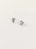 Orecchini a foglie CICCO925 OR0117 in argento 925 con zirconi su sfondo neutro, CICCO Gioielleria.