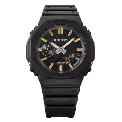 Casio G-Shock GA-2100LXB-1A9ER indossato – Cinturino resina nera con indici dorati – Cicco Gioielleria