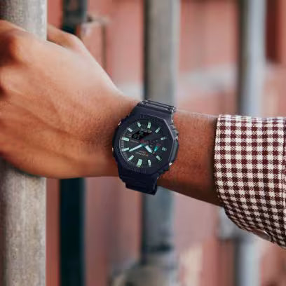 Casio G-SHOCK GA-2100RC-1A - Indossato al polso | CICCO Gioielleria