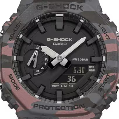 Casio G-SHOCK GA-2100CM-8A - Dettaglio quadrante ana-digi camouflage metallizzato | CICCO Gioielleria