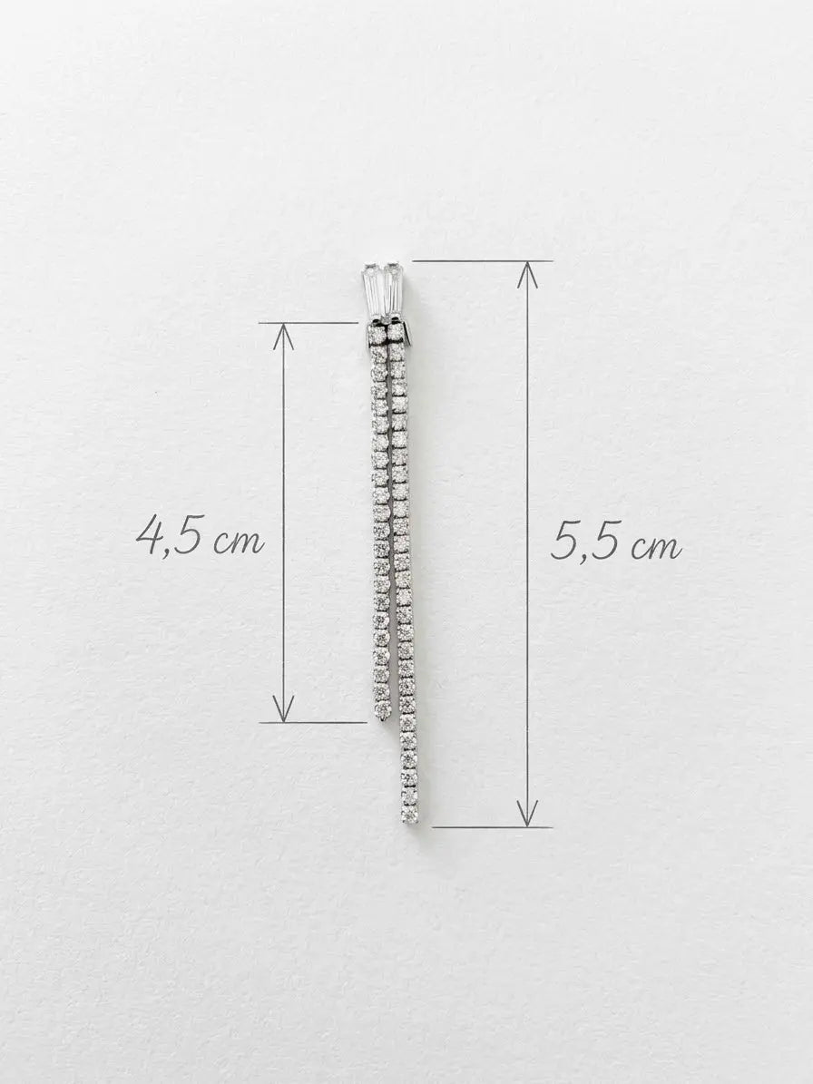 Misure degli orecchini OR0143: lunghezza totale 5,5 cm e filo più corto 4,5 cm, CICCO Gioielleria.