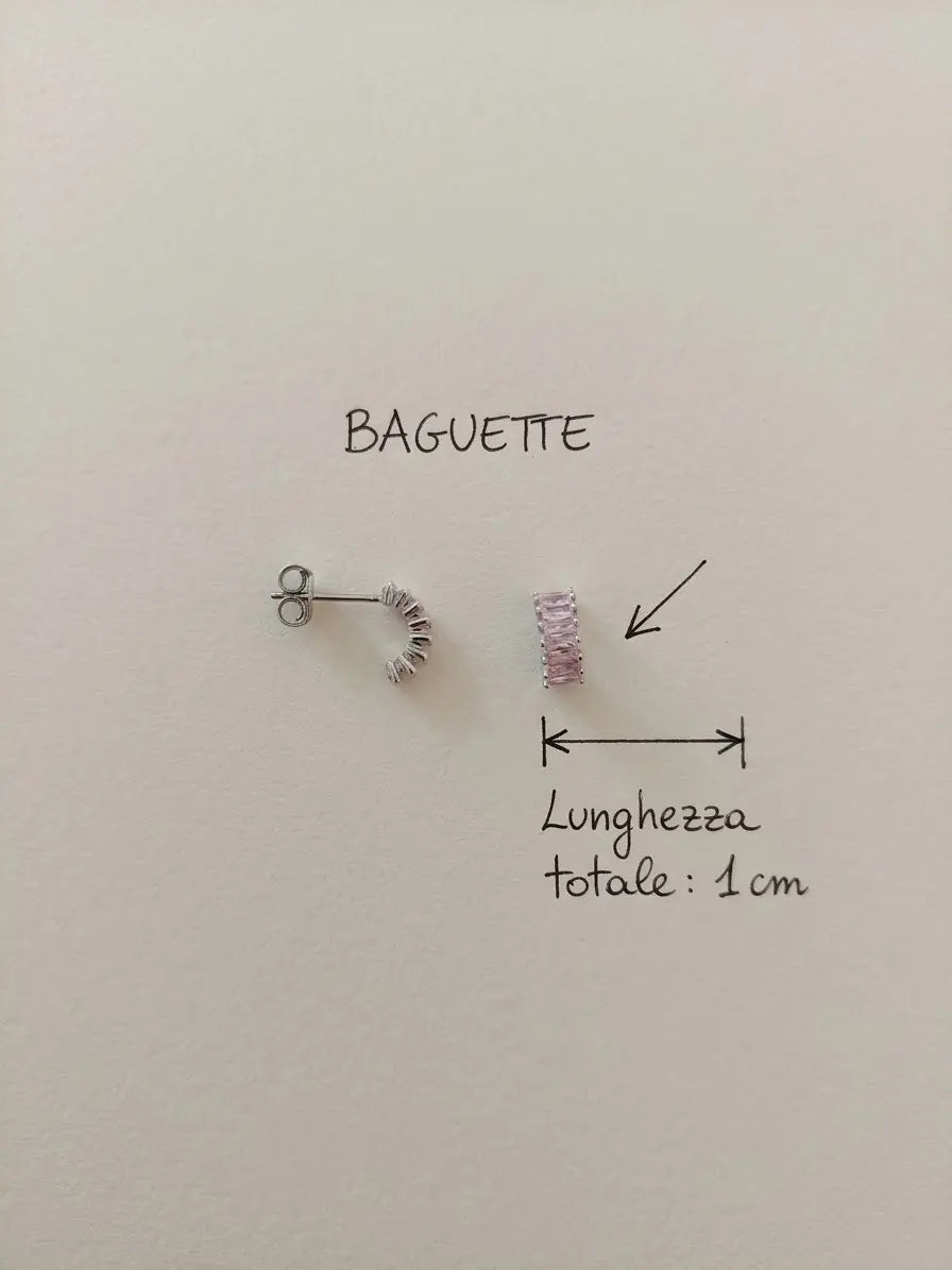 Orecchini OR0174 con pietre rosa baguette, lunghezza totale di circa 1 cm e chiusura a perno e farfallina, CICCO Gioielleria.