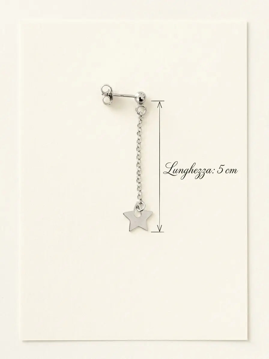 Orecchino pendente OR0155 in argento 925 con stella e chiusura a perno con farfallina, con indicazione della lunghezza di 5 cm. CICCO Gioielleria.