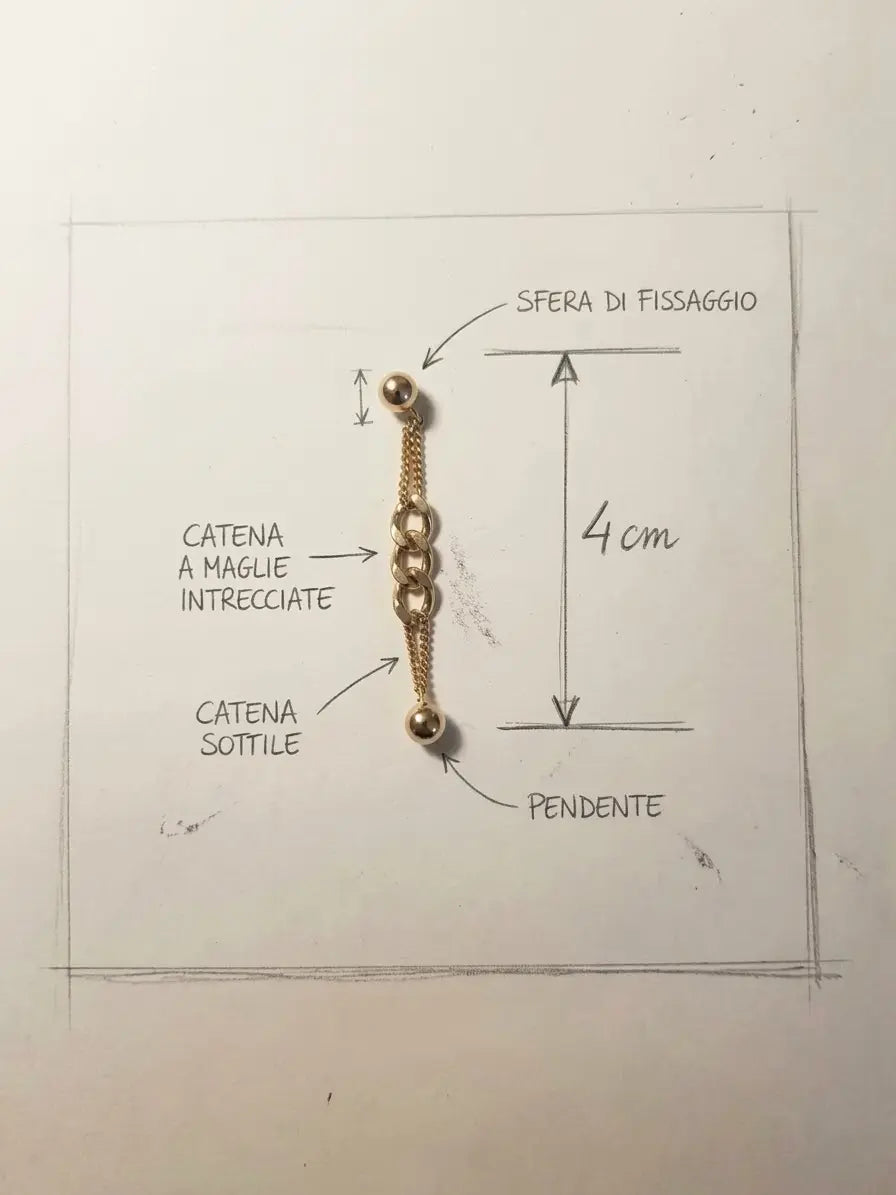 Orecchino pendente OR0156 in argento 925 dorato con indicazione della lunghezza totale di 4 cm e dettagli della grumetta e della sfera pendente. CICCO Gioielleria.