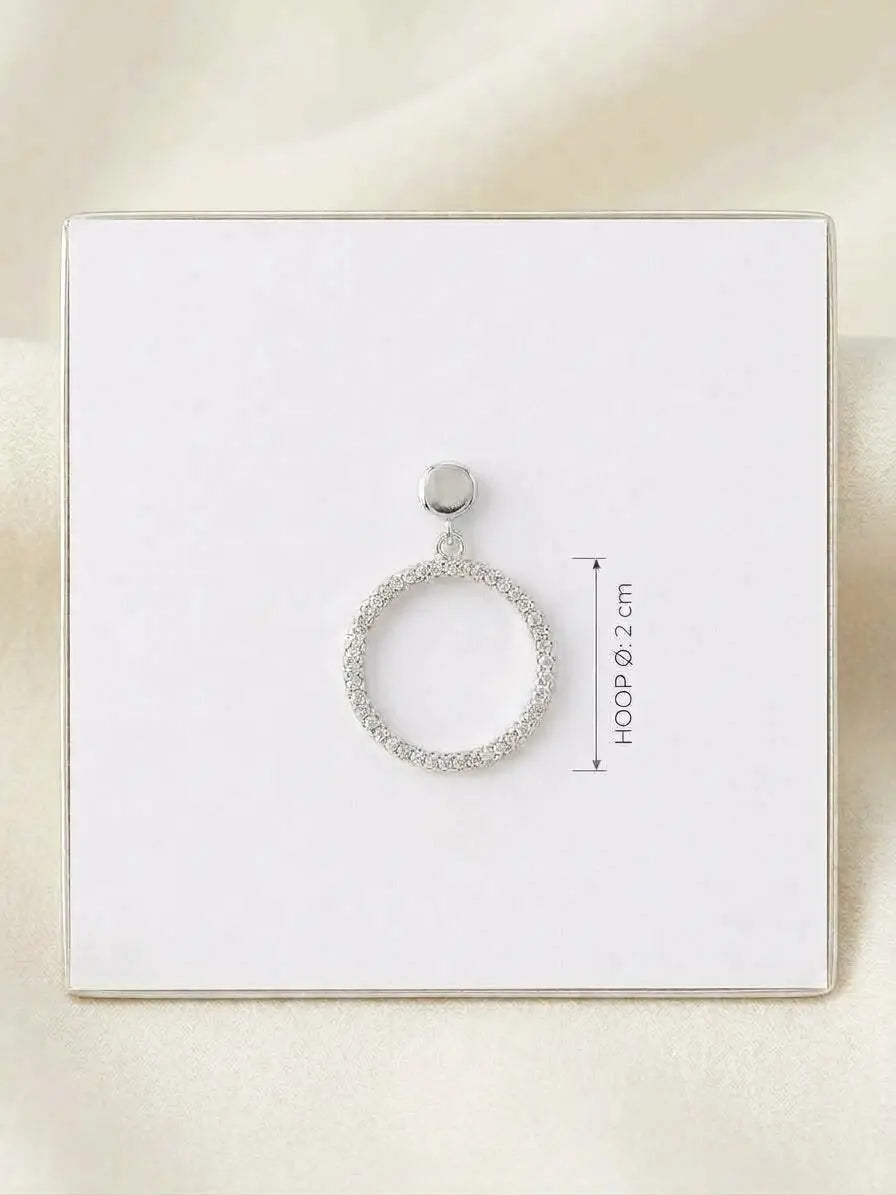 Orecchino con cerchio pendente in argento 925 e zirconi, con indicazione del diametro del cerchio di 2 cm, CICCO Gioielleria.